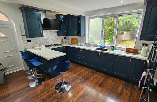 Gatley House | 4 bed detached house near Manchester Airport Manchester -Cheadle
