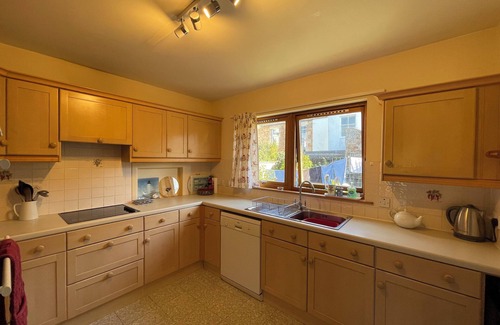 Leven House | 4 bed house in Elie centre, off street parking, enclosed garden, close to beach.