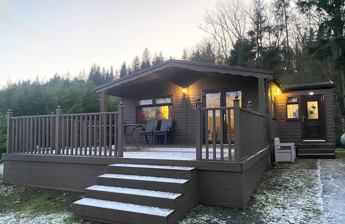 Beattock Cabin | 4 Bed House - Sleeps 9 - HotTub - Parking