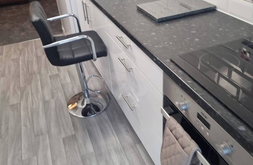 Gillingham House | 4 Bed House - Sleeps 8 - Parking - Wifi