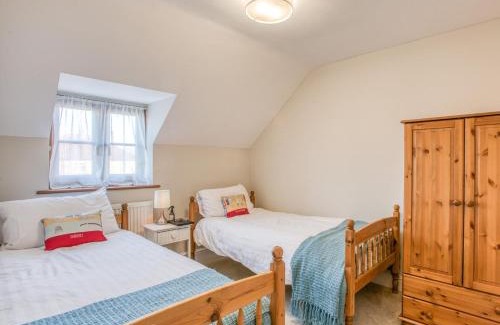 Briston House | 4 Bed in Briston 77924