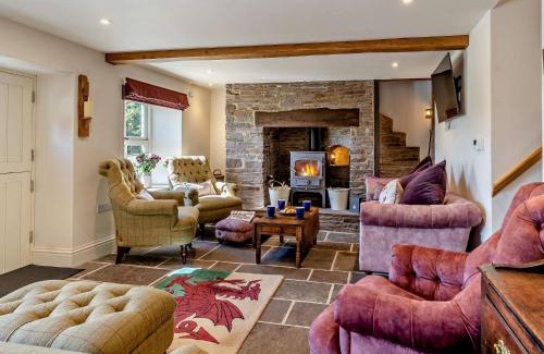 Bwlch House | 4 Bed in Bwlch 90596