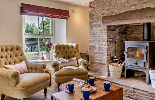 Bwlch House | 4 Bed in Bwlch 90596