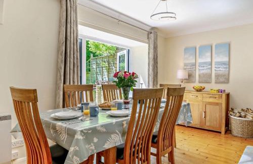 Maiden Newton House | 4 Bed in Dorchester 92413