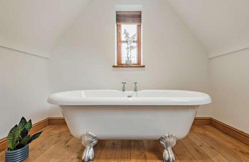 Lloc House | 4 Bed in Lloc 92687