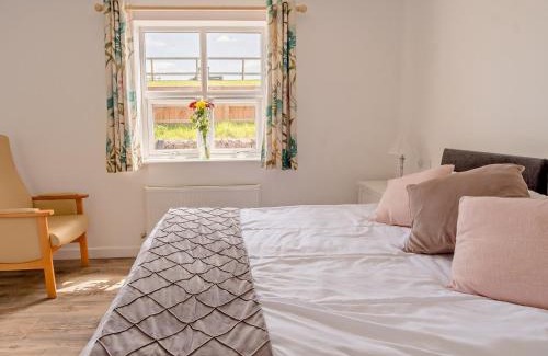 Newport House | 4 Bed in Newport 90249