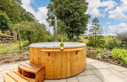 Oswestry House | 4 Bed in Oswestry 87477