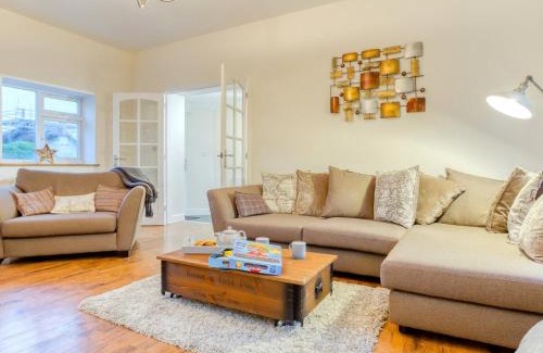 Bideford House | 4 Bed in Parkham 76452