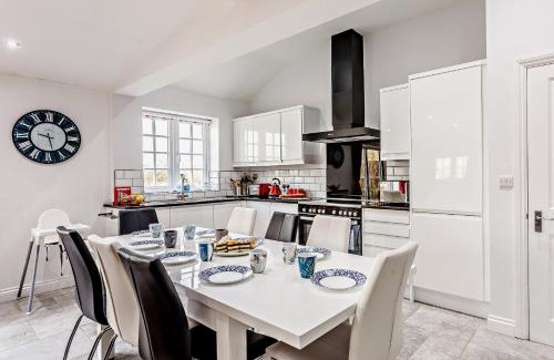 Wedmore House | 4 Bed in Wedmore 58843