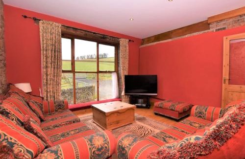 Combs House | 4 Bed in Whaley Bridge PK534