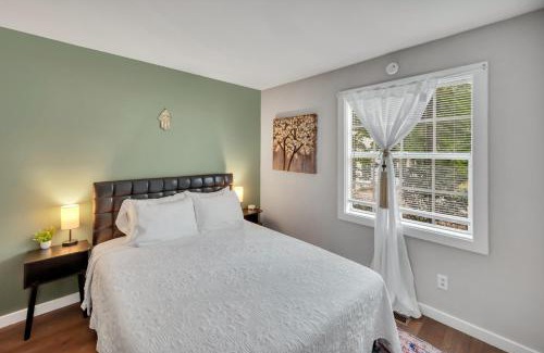 Bynum House | 4 Bed Moroccan style, min to UNC, Kids Essentials, Crib, walk to Golf