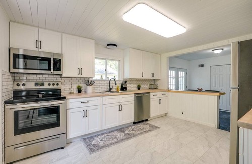 Craig Beach House | 4 Bedroom/2 bath Cozy Lake Milton Getaway with dock. 300 yards to the water!