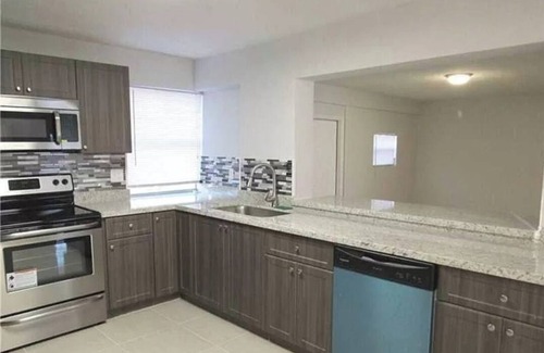 Margate House | 4 Bedroom 2 bath pool home