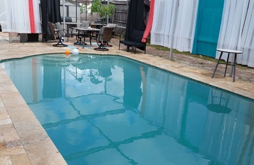 Margate House | 4 Bedroom 2 bath pool home