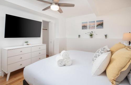 Middletown House | 4 Bedroom 2 Bath with Ocean View Hot Tub Parking