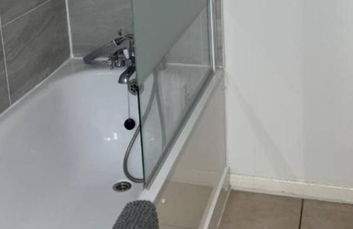 Newham Apartment | 4 bedroom 2 bathroom home