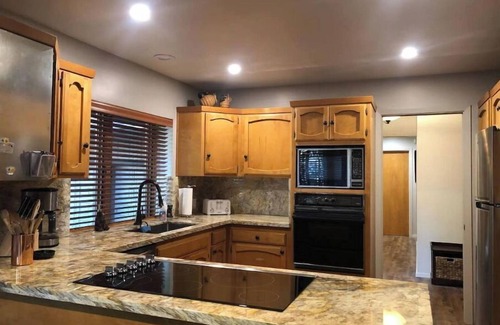 Truckee Cabin | 4 bedroom 2190 sq ft. home in Tahoe Donner Truckee With central AC