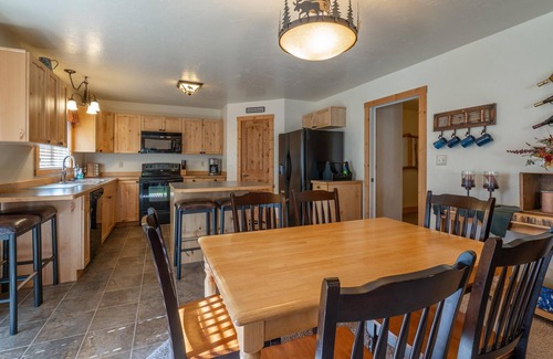 Gardiner House | 4 Bedroom 3 Bath Home At The Northern Entrance Of Yellowstone National Park
