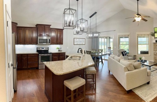 Camdenton House | 4 Bedroom/3 Bath Home on Fairway at Old Kinderhook Golf Resort + Next to Pool!