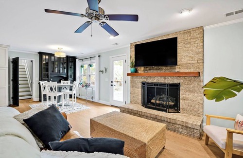 Wilmington House | 4 bedroom 3 bath with tranquil saltwater pool oasis! Sleeps up to 12