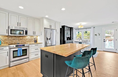 Wilmington House | 4 bedroom 3 bath with tranquil saltwater pool oasis! Sleeps up to 12