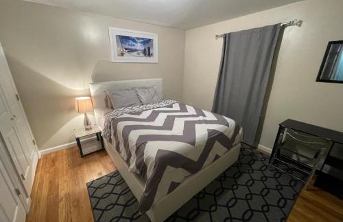 Newark Apartment | 4 bedroom apt in Newark
