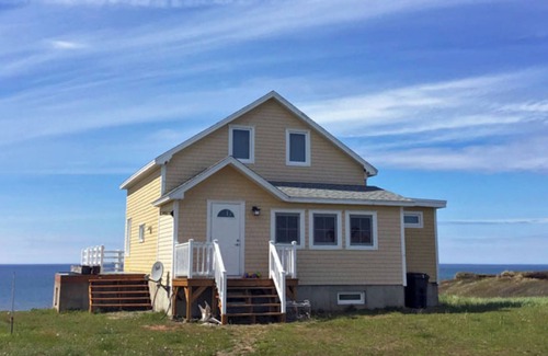 L'Ile-du-Havre-Aubert House | 4-bedroom Beach House in Havre Aubert with a spectacular view