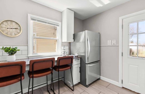 Center Line House | 4 Bedroom Bungalow in the "Heart of Metro Detroit"