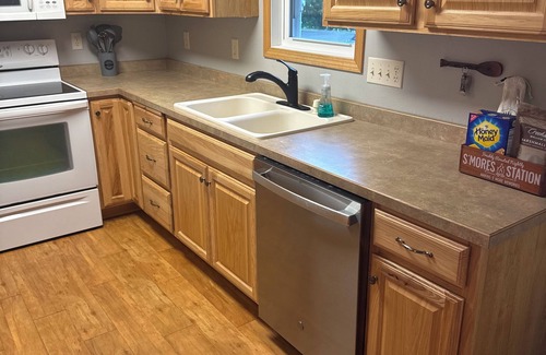 Alexandria Cabin | 4-bedroom cabin in enchanting Alexandria with WiFi, AC