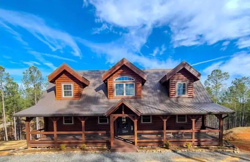 Ellijay Cabin | 4-bedroom cabin on 5 acres with game room hot tub and bar