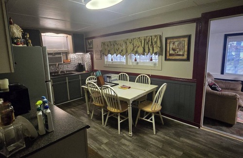 Southmont Cabin | 4-bedroom cabin on Fantastic High Rock Lake