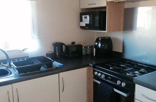 Clacton-on-Sea Ski Chalet | 4-bedroom Caravan/static Home in Clacton-on-sea