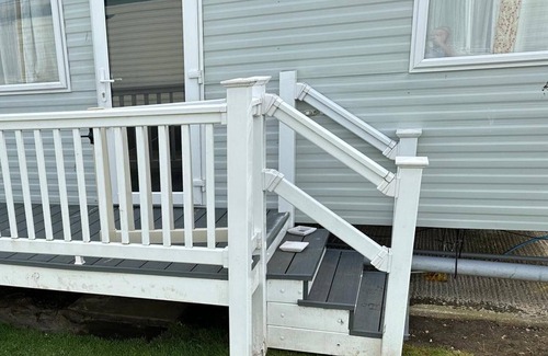 Clacton-on-Sea Ski Chalet | 4-bedroom Caravan/static Home in Clacton-on-sea