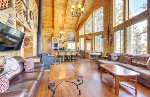 Duck Creek Village Ski Chalet | 4-bedroom chalet in amazing Duck Creek Village with wrap around decks