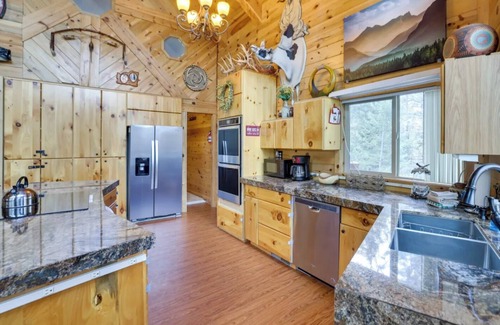 Duck Creek Village Ski Chalet | 4-bedroom chalet in amazing Duck Creek Village with wrap around decks