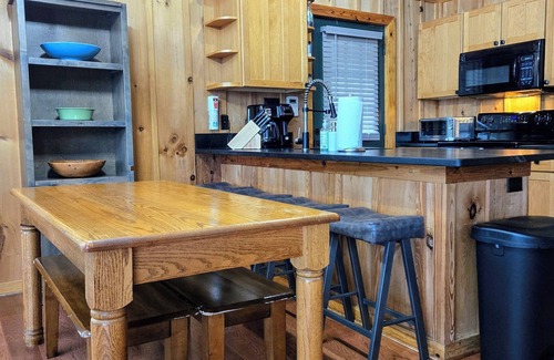 Six Mile Ski Chalet | 4-bedroom Chalet 9.4 Miles from Clemson