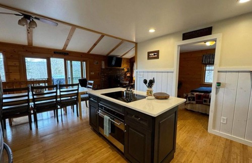 Wilmington Ski Chalet | 4-bedroom chalet with outdoor hot tub in lovely Wilmington with WiFi