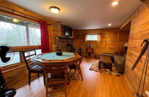 Wilmington Ski Chalet | 4-bedroom chalet with outdoor hot tub in lovely Wilmington with WiFi