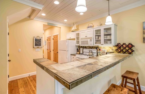 Lincoln Beach House | 4-Bedroom Charming Craftsman Cottage Fronts Bella Beach Park