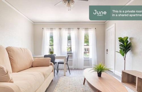Junius Heights Condo | 4 Bedroom Condo 365628 by Houzlet