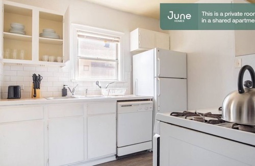 Junius Heights Condo | 4 Bedroom Condo 365628 by Houzlet