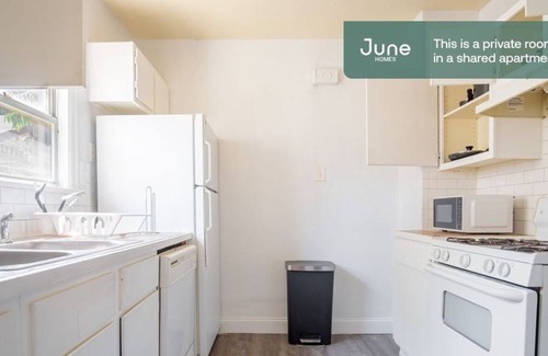 Junius Heights Condo | 4 Bedroom Condo 365628 by Houzlet