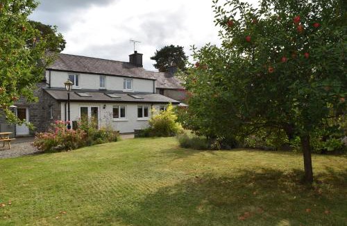 Llanddewi Brefi House | 4 bedroom cottage with large garden in Ceredigion Mid Wales