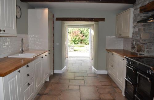 Llanddewi Brefi House | 4 bedroom cottage with large garden in Ceredigion Mid Wales