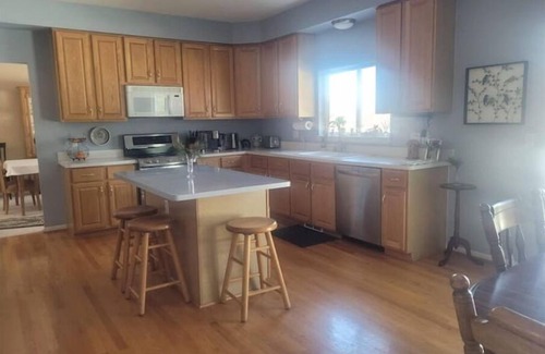 Ann Arbor House | 4 Bedroom Home, 2.7 miles to the Big House