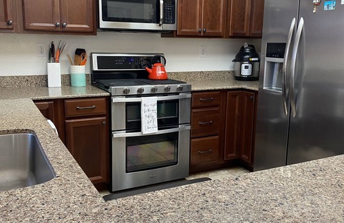 Petaluma House | 4 bedroom home across from a park and playground
