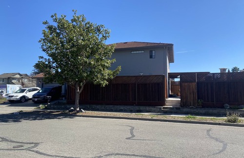 Petaluma House | 4 bedroom home across from a park and playground