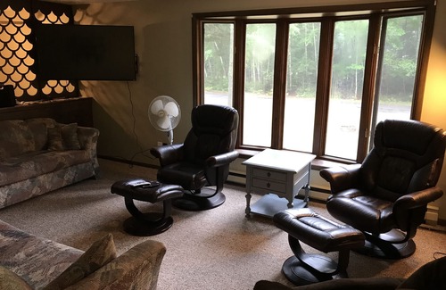 St Germain House | 4 bedroom home on cul de sac next to ATV/snowmobile trail a block from Lost Lake