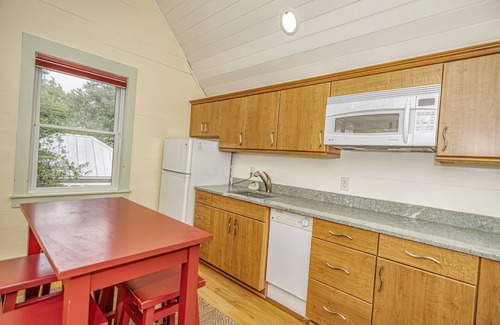 Cape Fear Station House | 4 Bedroom Home in Cape Fear Station! 2 carts, full crofter with kitchen, wifi