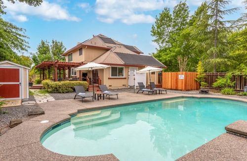 Windsor House | 4-Bedroom Home with Pool & Hot Tub in Wine Country